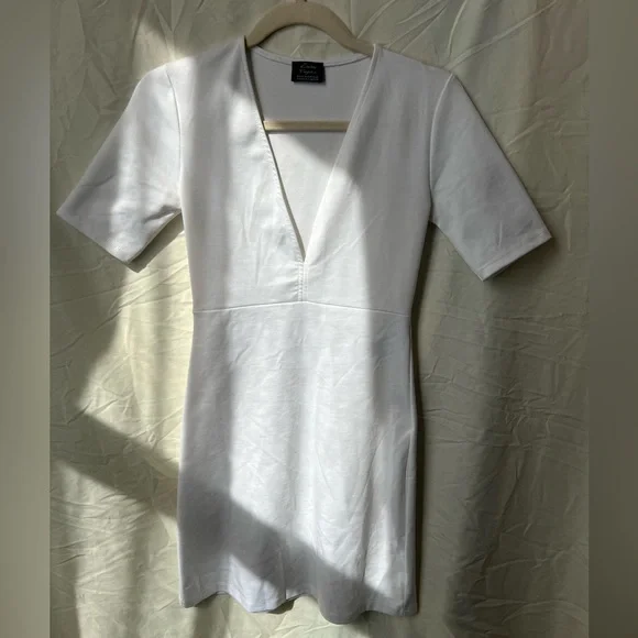 White V-neckline bodycon Zara dress - Picture 1 of 3